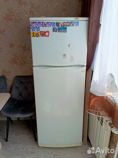 Холодильник атлант в полностью рабочем состоянии