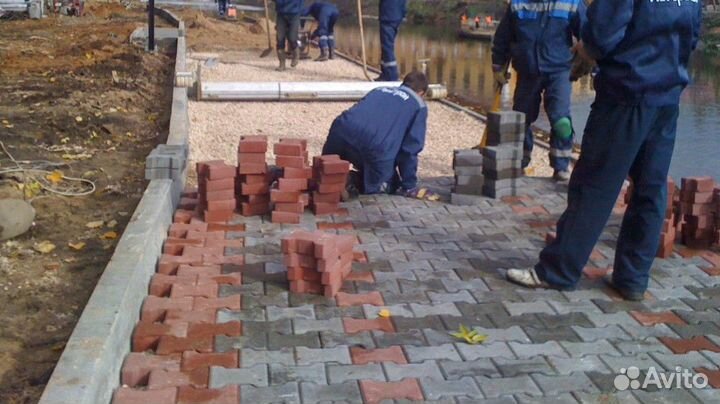 Дорожный рабочий (Укладка плитки )