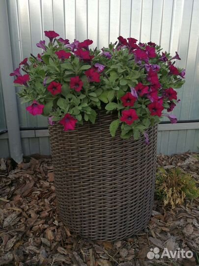 Напольные кашпо из искусственного ротанга