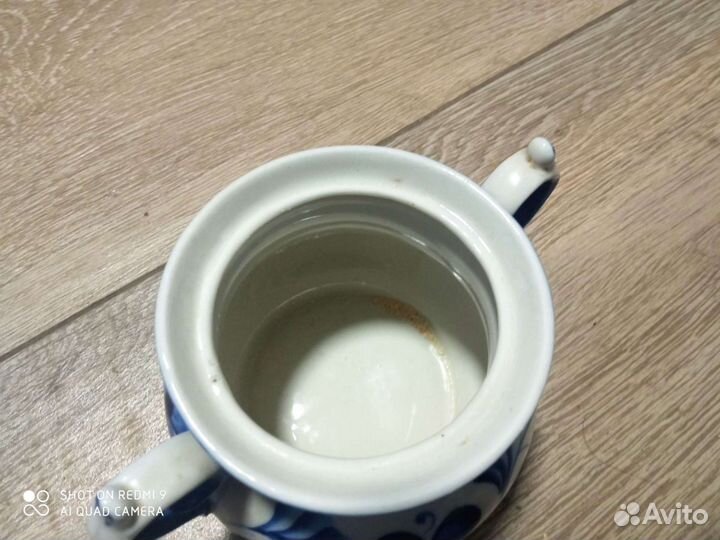 Сахарница Гжель в хорошем состоянии с крышкой;