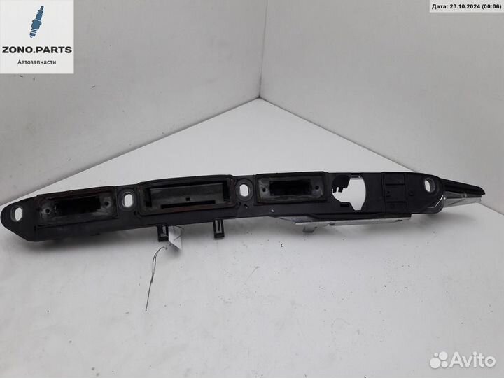 Кнопка открывания багажника 3B5827297D на Skoda Superb mk1 (B5)