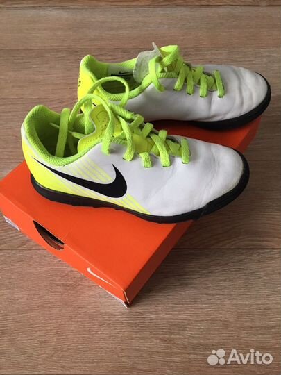 Футбольные бутсы nike