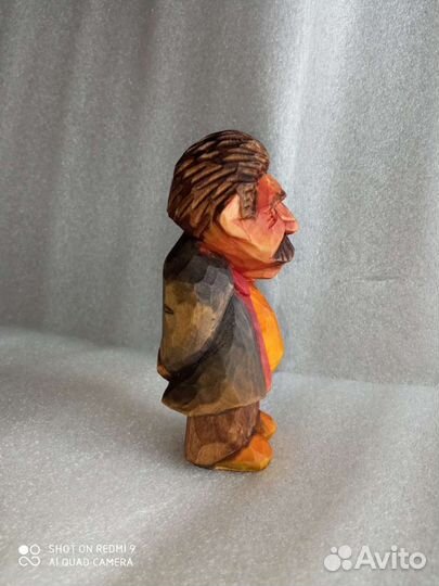 Резная фигурка