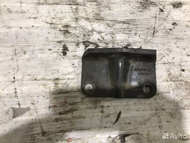 1791133 Кронштейн пневморессоры Scania