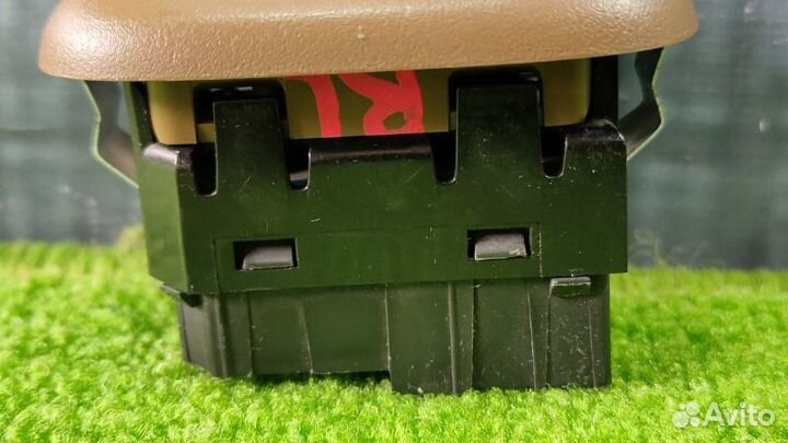 Кнопка стеклоподъемника Chevrolet Trailblazer