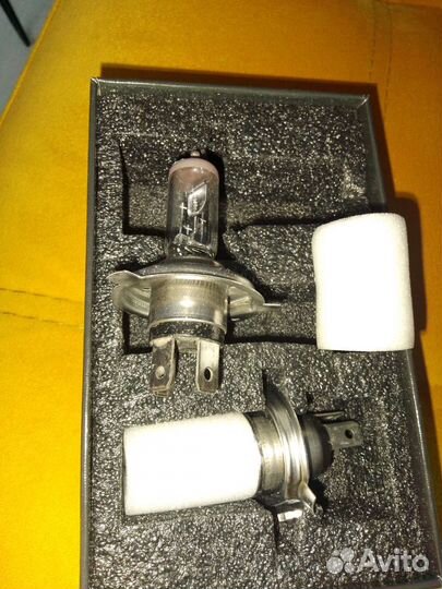 Галогеновые лампы H4 ближний/дальний свет фар пара