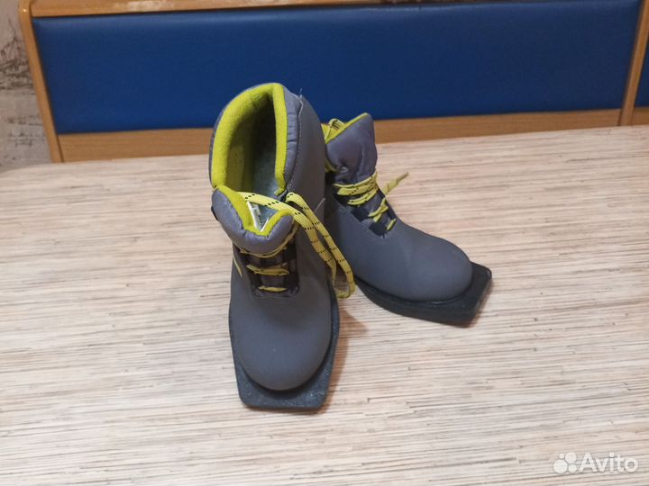 Лыжные ботинки