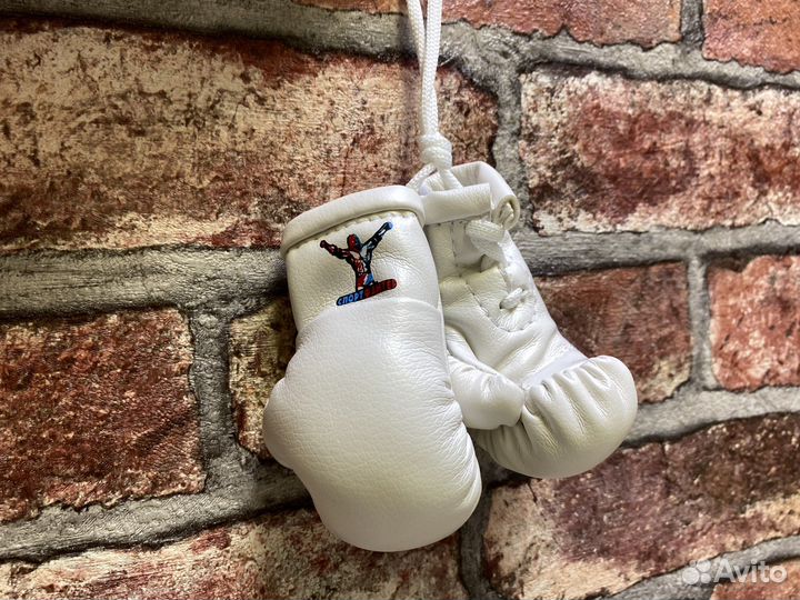 Боксерские перчатки на веревочке Спортфайтер бел