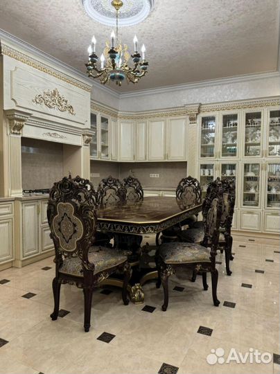 Стол обеденный