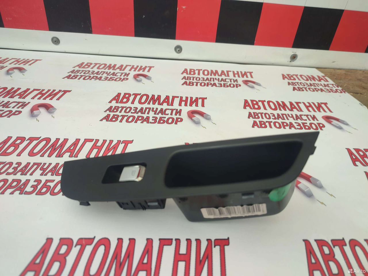 Кнопка стеклоподъемника правая Geely Coolray