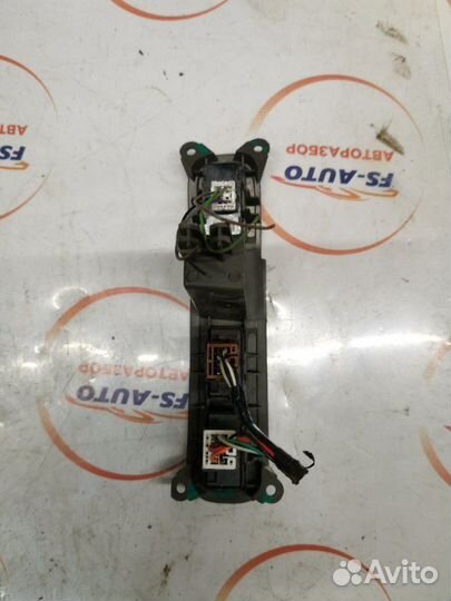 Блок управления подогревом сидений Nissan Note 1.4