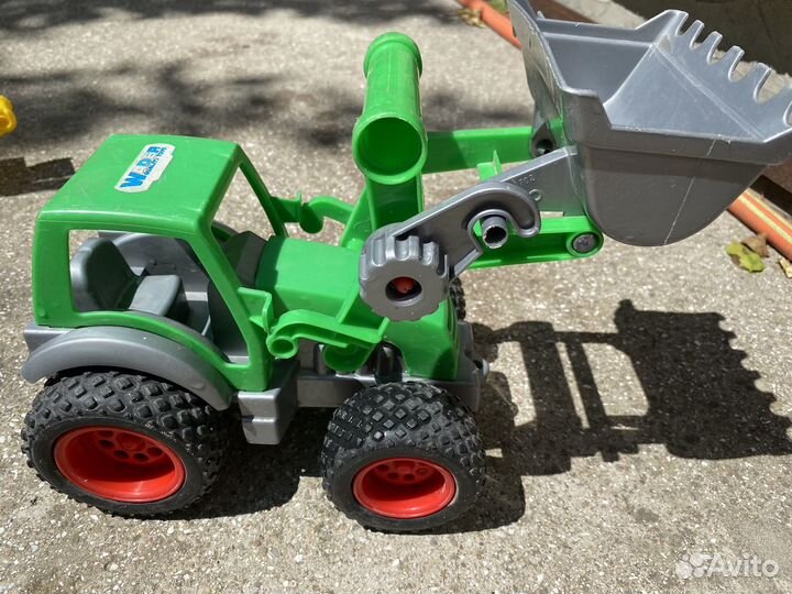 Трактор игрушки