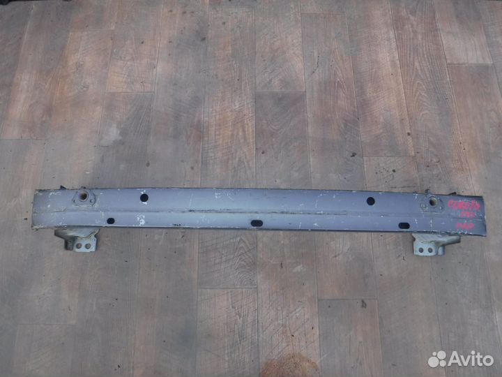 Усилитель переднего бампера Toyota Corolla 150