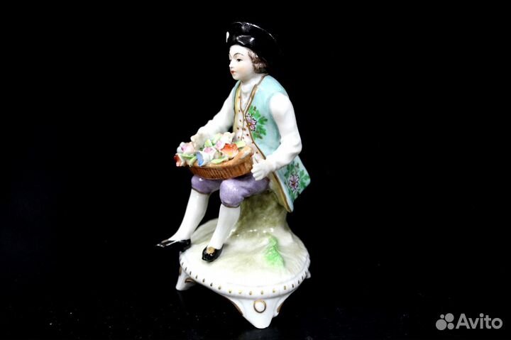 Антикварная статуэтка от Sitzendorf