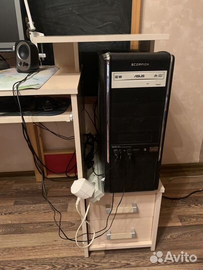 Компьютерный стол