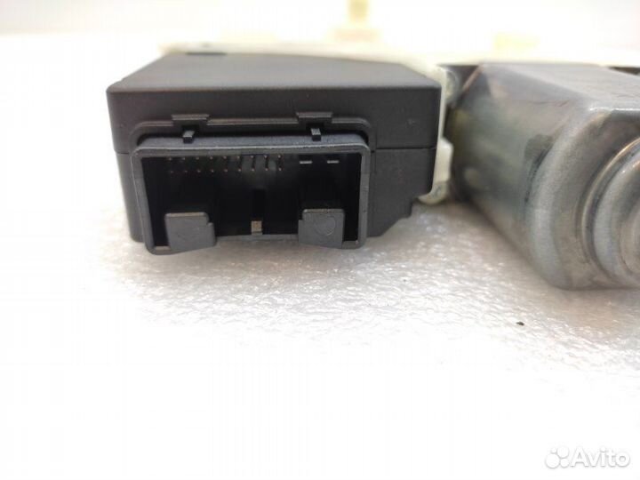 Моторчик стеклоподъемника задний левый Volkswagen