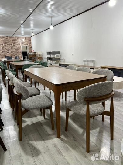 Стол со стульями
