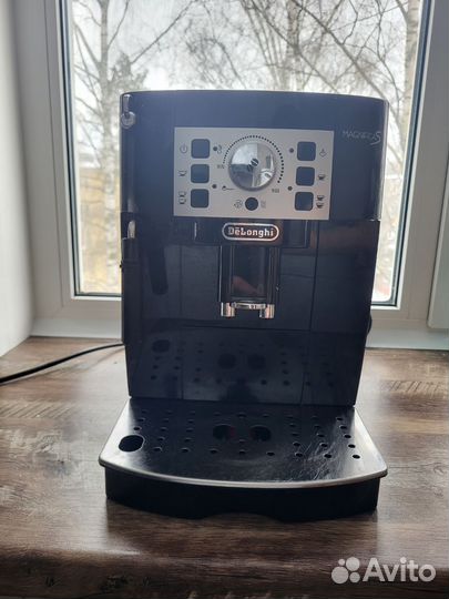 Кофемашина delonghi magnifica s