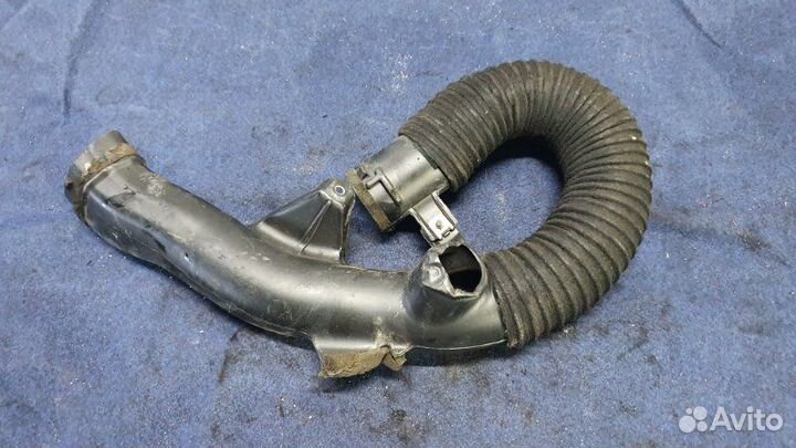 Патрубок воздушного фильтра Toyota Corolla ZRE151