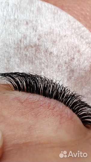 Наращивание ресниц, оформление бровей