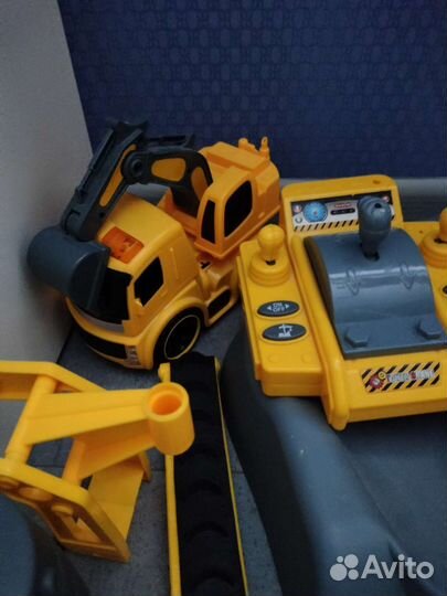 Кран подъёмный с машинками в комплекте на батаре