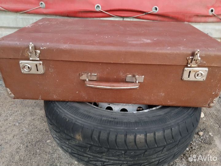 Чемодан советский фибровый