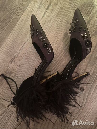 Туфли zara с перьями