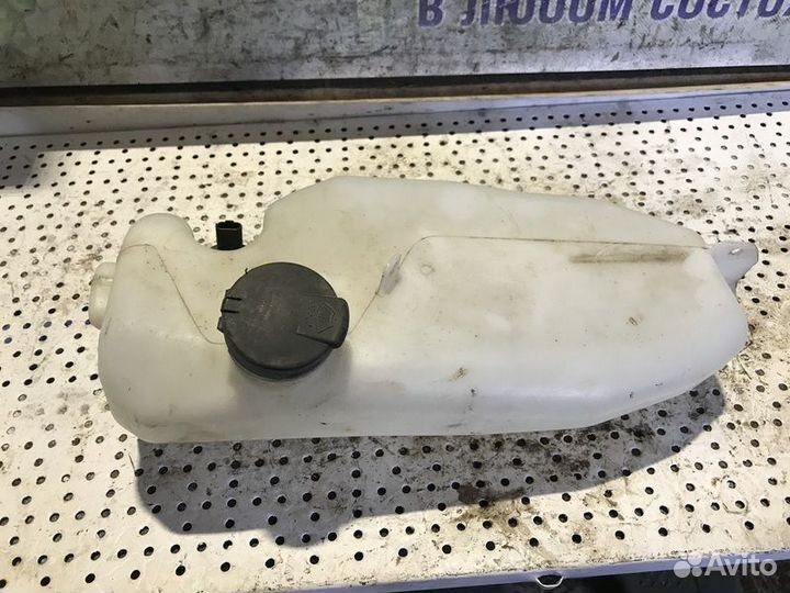 Бачок омывателя Renault Sandero