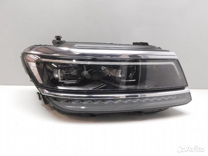 Фара правая Volkswagen Tiguan