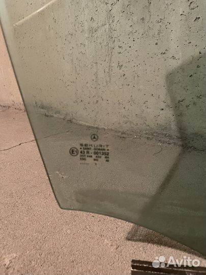 Стекло переднее правое w202