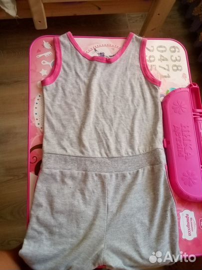 Продам костюм на девочку рост 134-140