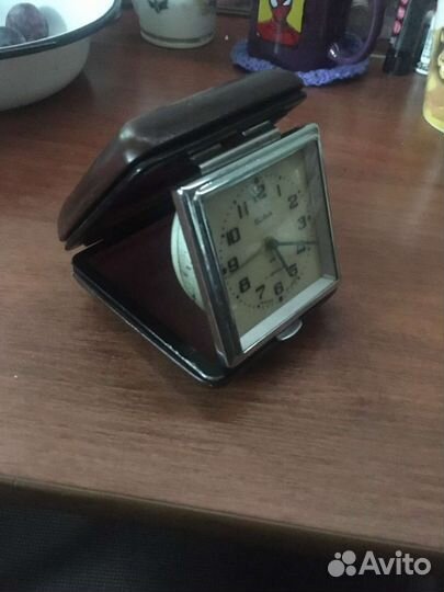 Часы-будильник б/у 