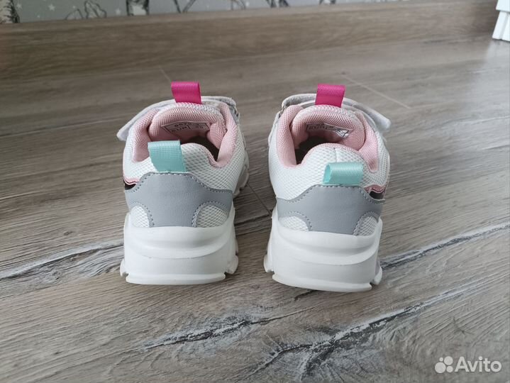 Кроссовки для девочки