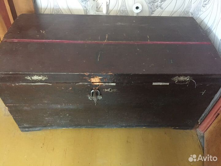 Сундук старинный