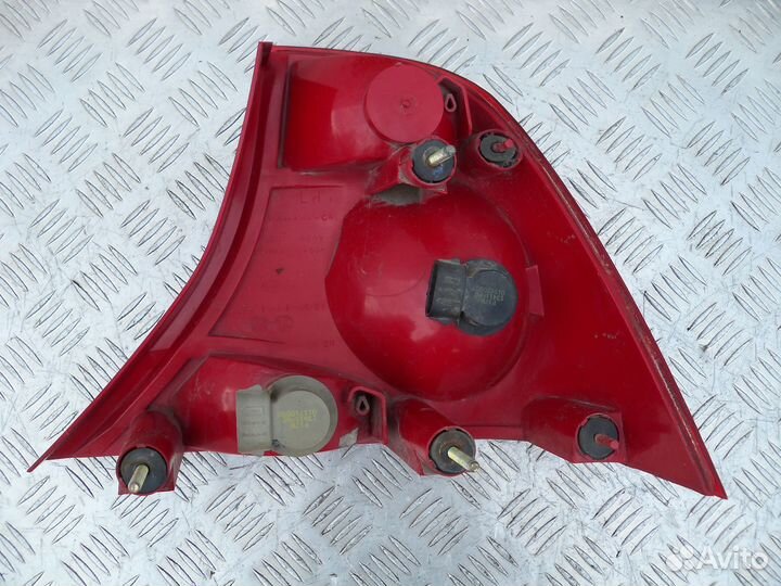 Фонарь задний левый Ford Focus 1 Америка Седан