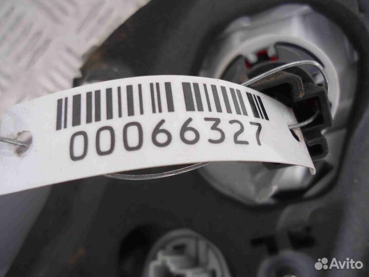 Фонарь задний наружный левый Toyota Camry