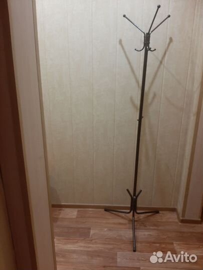 Вешалка напольная металлическая