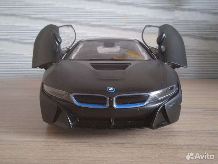 Машина на радиоуправлении BMW i 8
