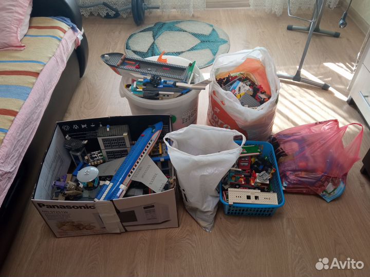 Lego россыпью (очень много)