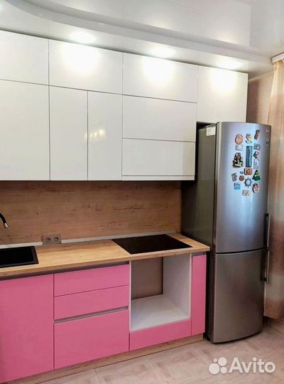 Кухонный гарнитур в стиле хай тек