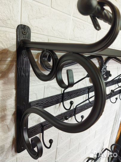Кованая вешалка