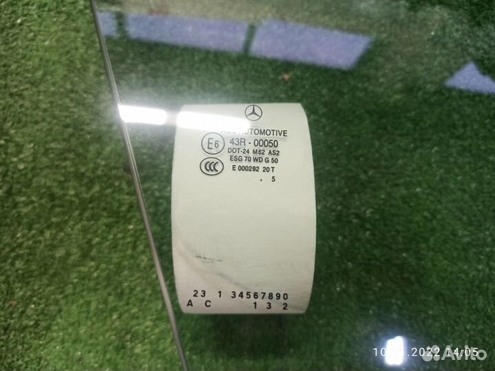 Стекло двери переднее правое Mercedes-Benz