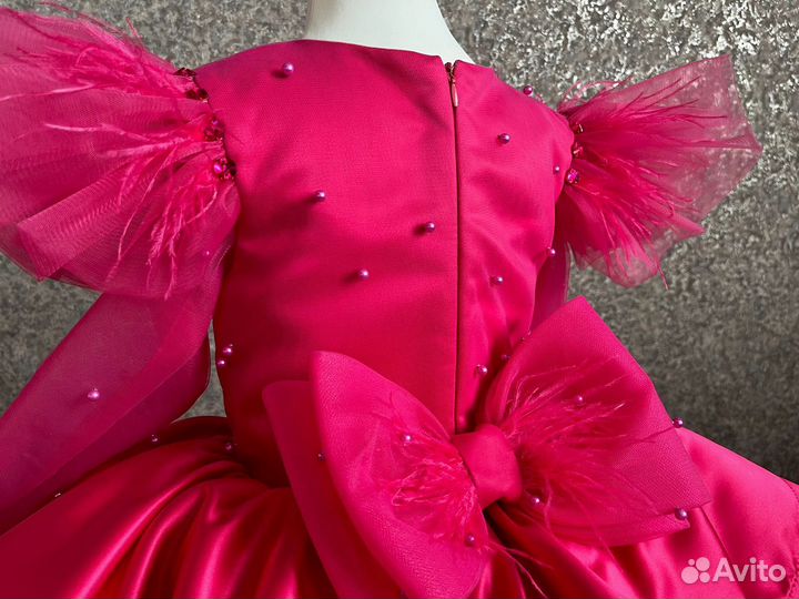 Продам шикарное платье на девочку р. 120 см
