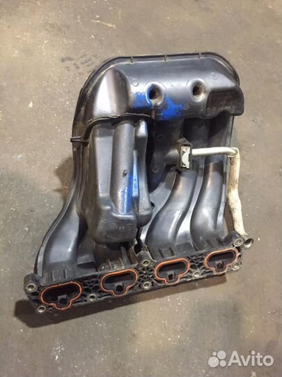 Впускной коллектор Peugeot 407