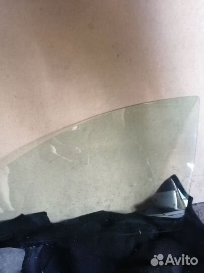 Переднее левое стекло Лада Веста