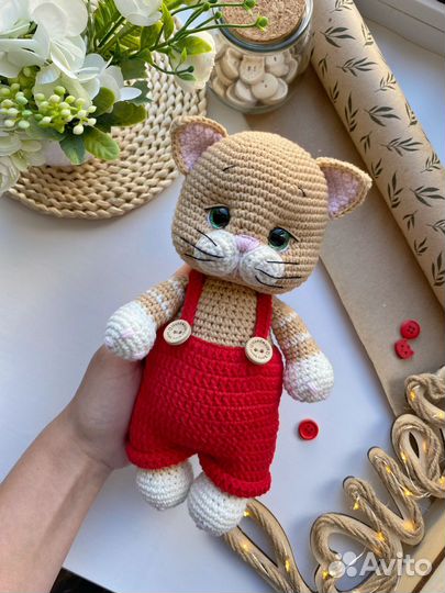 Вязаный котик ручной работы