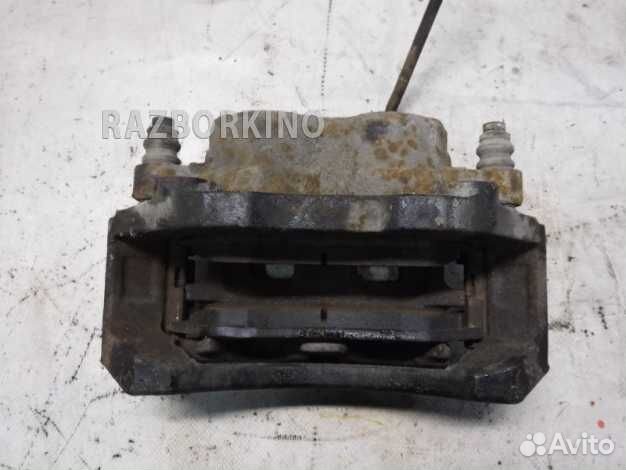 Суппорт передний правый Dodge Durango 2