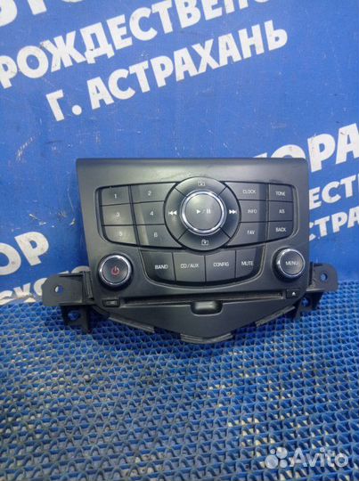 Панель управления магнитолой Chevrolet Cruze седан