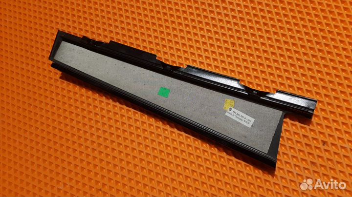 Накладка задней правой двери Porsche Cayenne 958