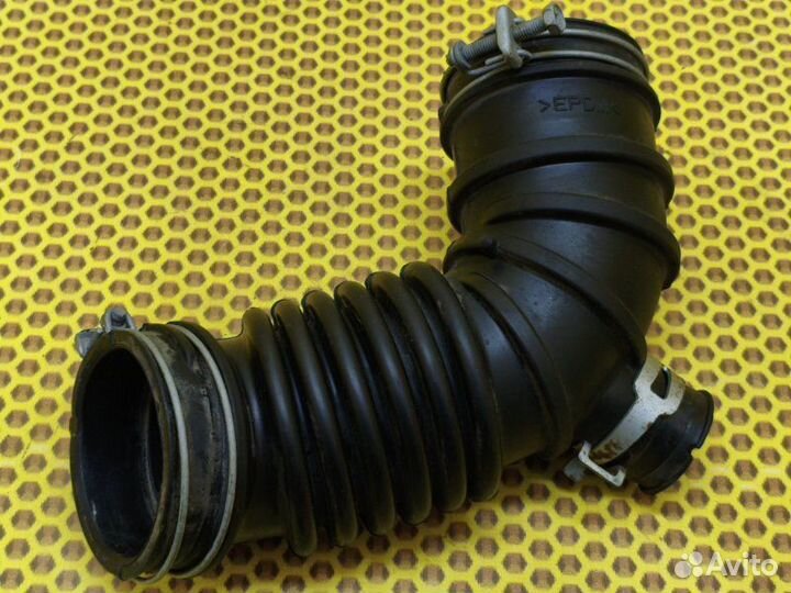 Патрубок воздушного фильтра гофра Mitsubishi